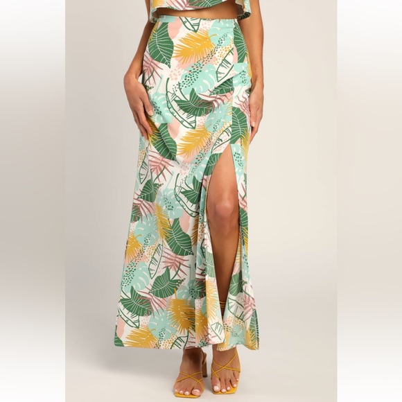 White Lush Tropical High Waist Skirt - M main image 1